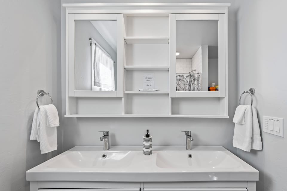 Master bathroom with hair dryer, bath towels & pool towels for trips to the pool