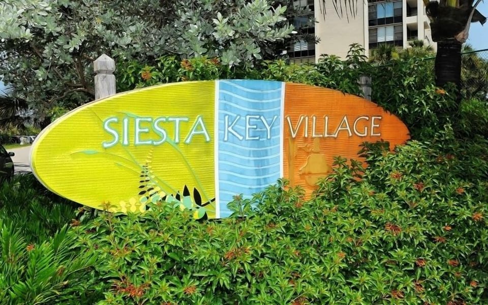 Siesta Key Village shops restaurants  grocery 10 -15 minute walk from condo.jpg