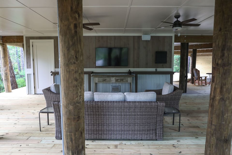 outdoor dining with all the amenities, grill, tv.....what more could you need :)