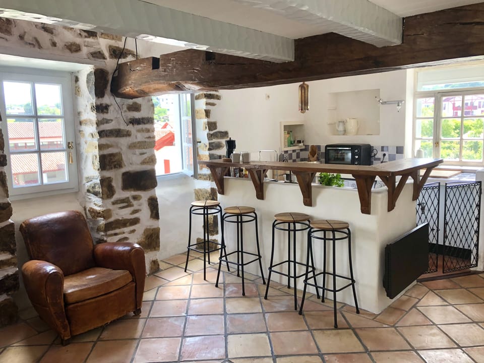 Living room / Bar