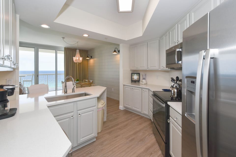 Silver Beach Towers 1403 - Kitchen