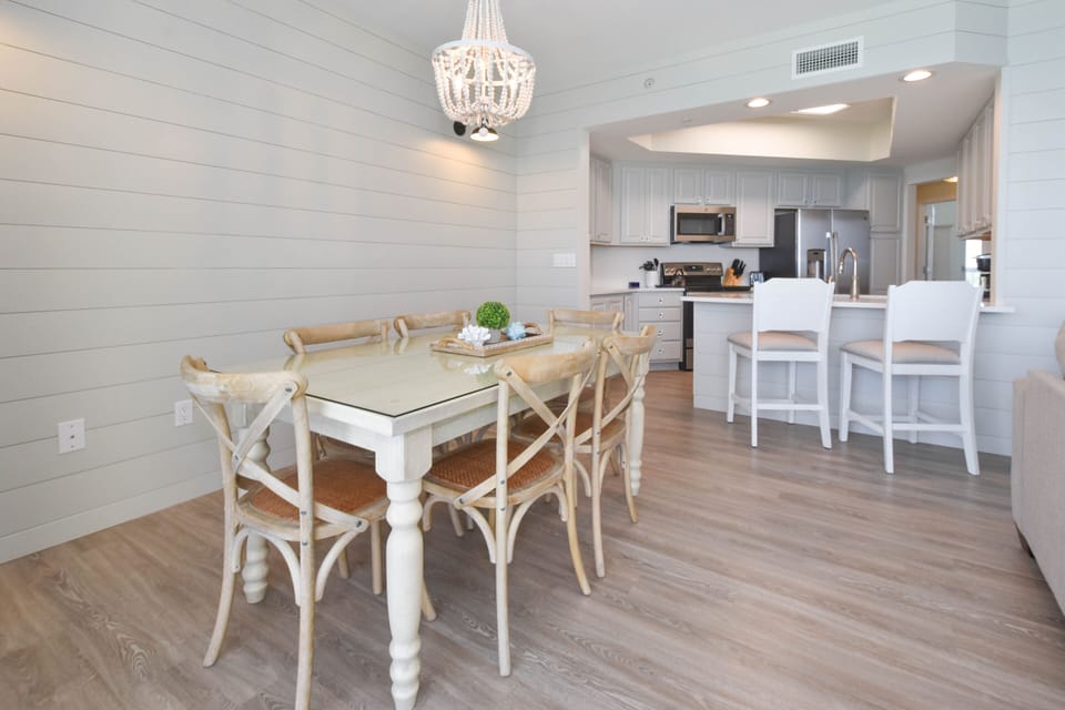 Silver Beach Towers 1403 - Dining and Breakfast Bar Area
