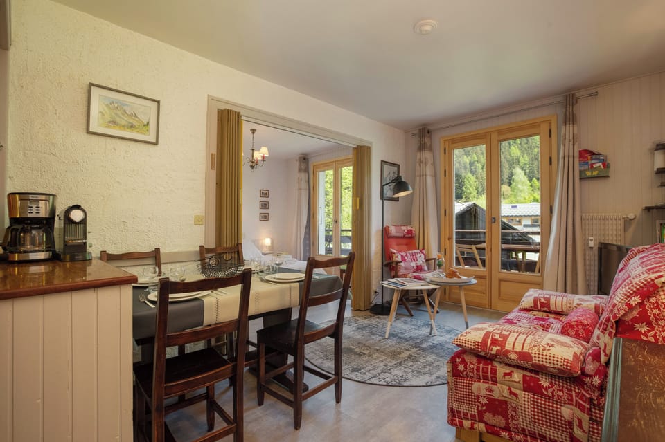 Lounge and dining areas