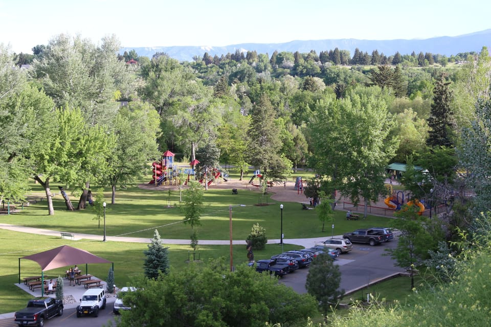 Kendrick Park 5-min walk to playground