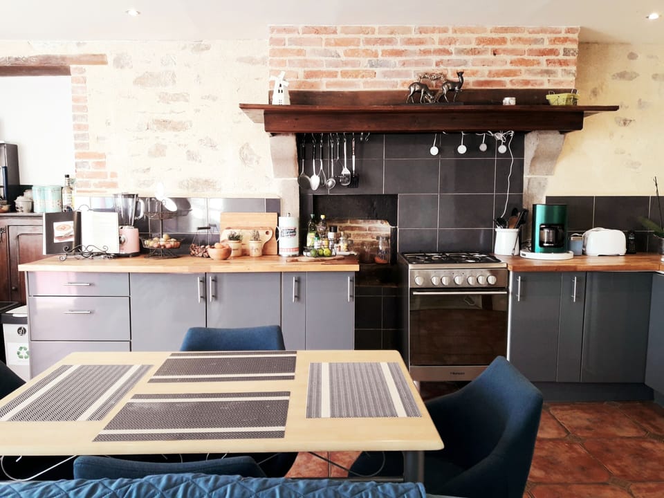 Fully equipped Kitchen dinner 