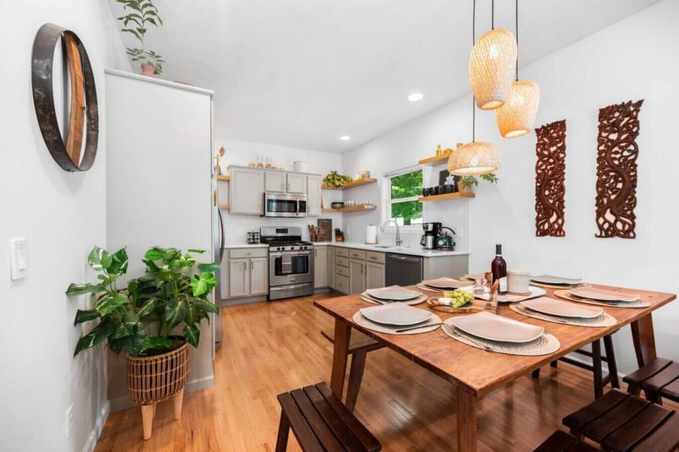 Dining made delightful in this inviting space 🍽️✨