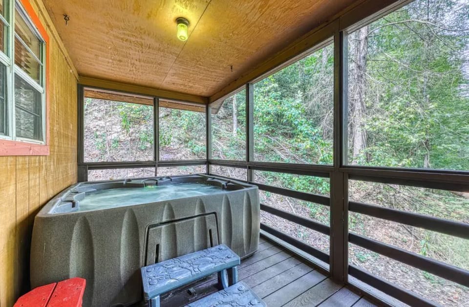 Hot tub on the screened in porch, relaxing and private!