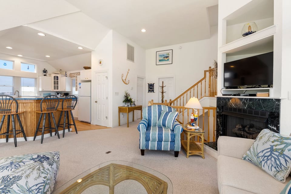 SV09: Eighty-Sea | Top Level Living Area