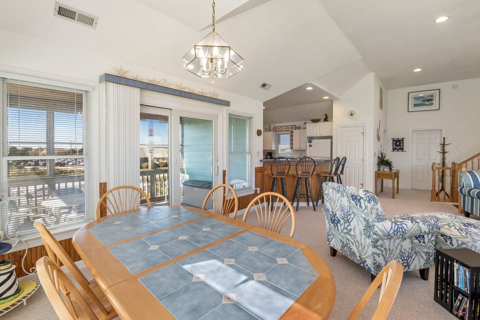 SV09: Eighty-Sea | Top Level Dining Area