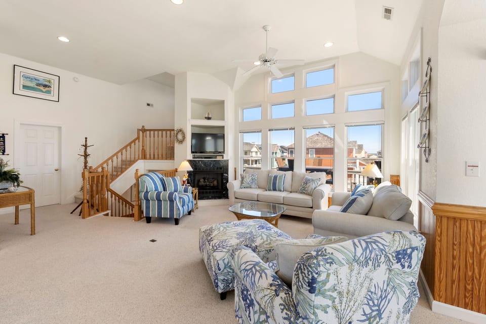 SV09: Eighty-Sea | Top Level Living Area