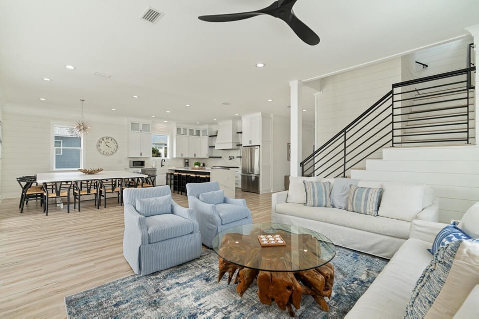 Second Floor: Living Area