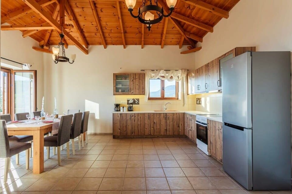 Kitchen and dining area.
