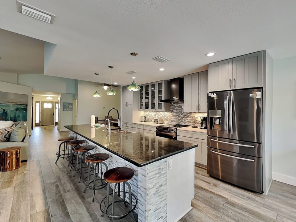 Kitchen Island - Breakfast Seating
