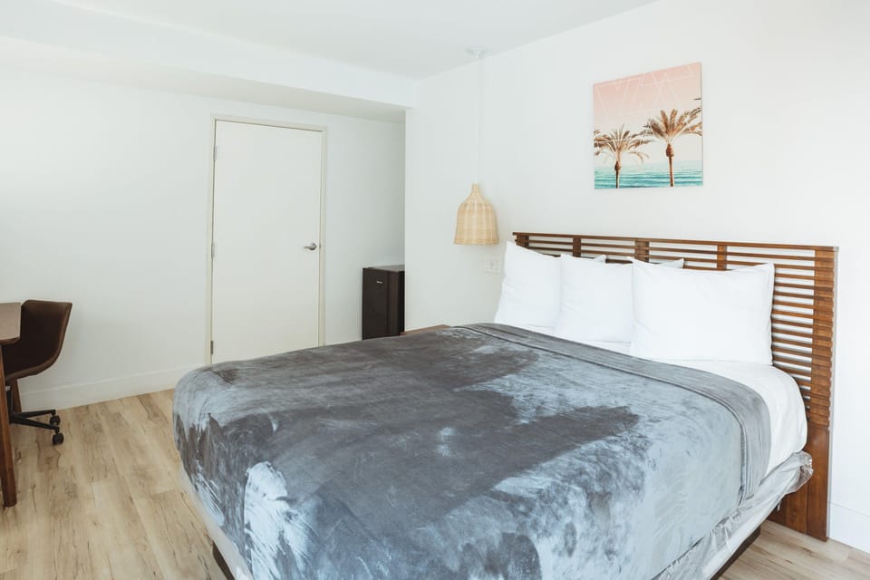 ADA - Deluxe Room, 1 Queen Bed, Accessible Non Smoking image 2