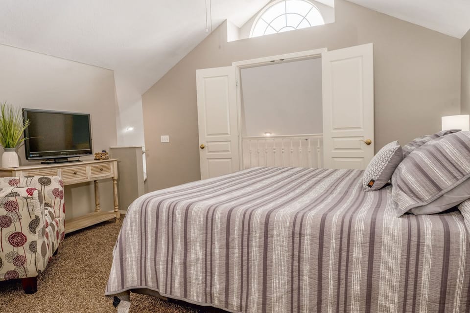 Loft Bedroom - King Size Bed