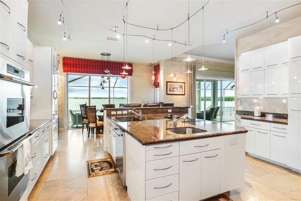 185 Sabal Lane Kitchen