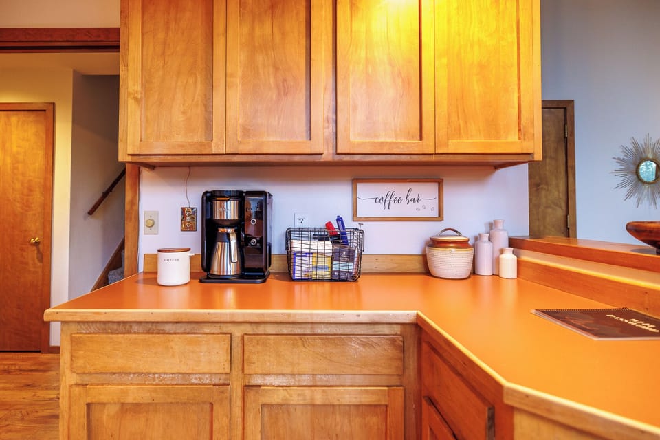 Coffe/Tea bar to enjoy with your beautiful morning views of the meadow