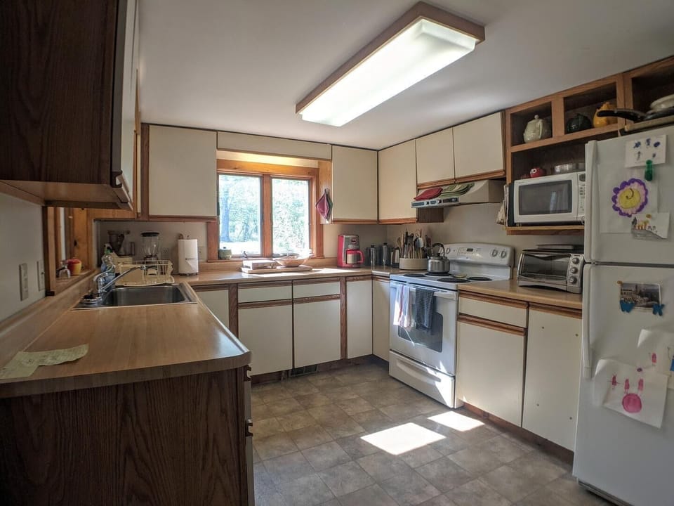 kitchen with ample space to prepare vacation meals