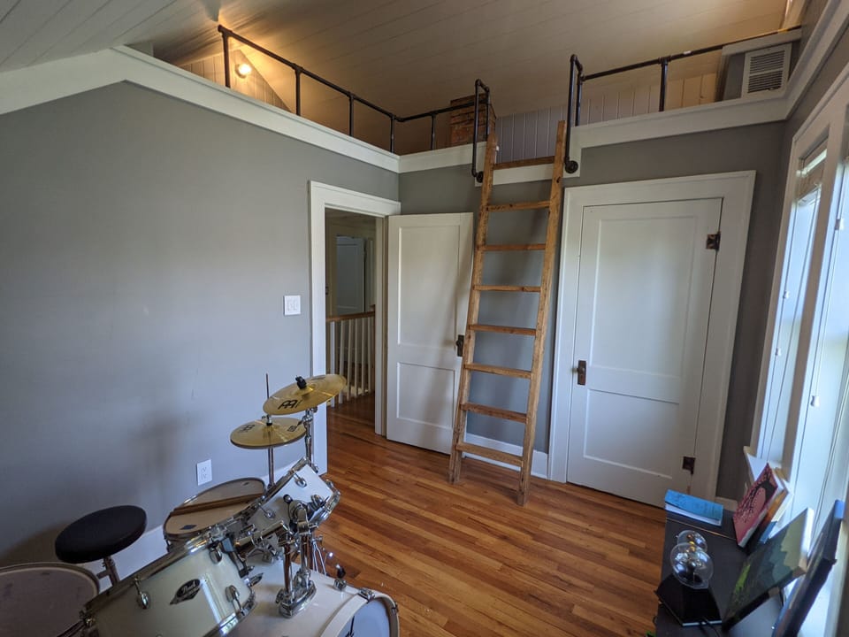 Upstairs Bedroom with Loft.