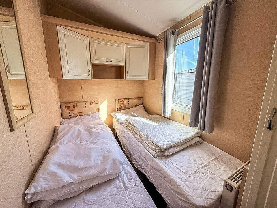 With cosy bedrooms in a caravan and the stunning Skegness beach just a short distance away, Southview Caravan Park Skegness is perfect for weekend getaways.
