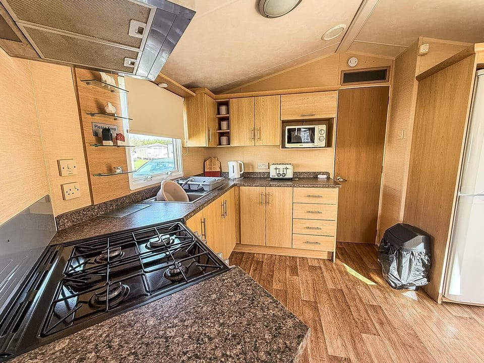 Plan your next family holiday at Southview Holiday Park Skegness, where you can enjoy the beauty of Skegness in England, visit Skegness Aquarium, and relax in the living room in a caravan after a day of fun.