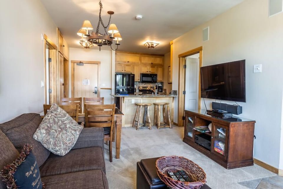 Living Room / Flat Screen TV / Queen Sleeper Sofa / Gas Fireplace