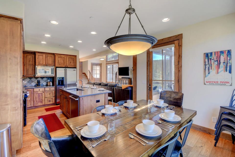 Dining Area With Seating For 6