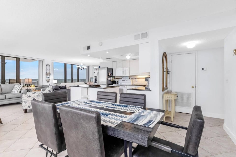 Living Space With Views Of The Ocean & Golf Course