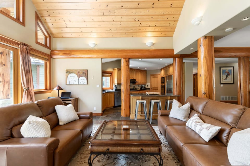 Sitting room - Bright and spacious, relax with a glass of wine after a day on the mountain.