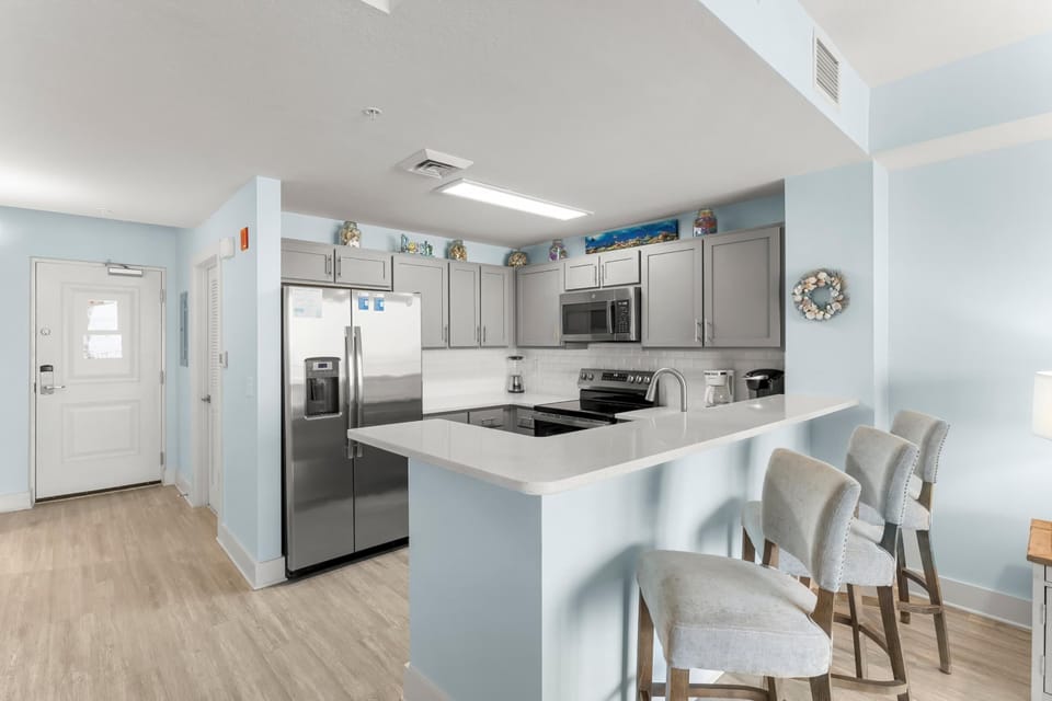 Kitchen with Breakfast Bar