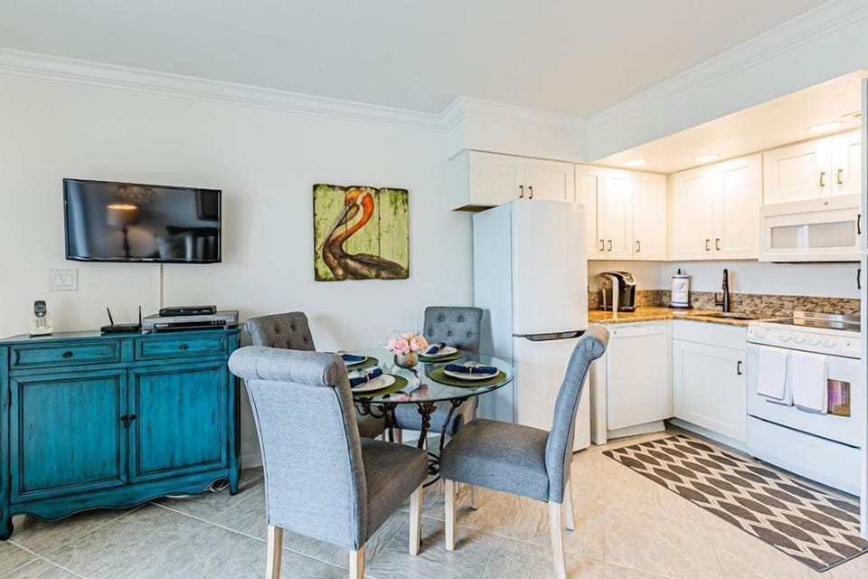 Dining Area/Kitchen