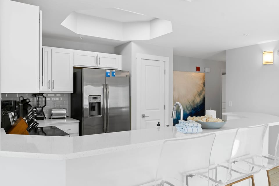 Kitchen with Breakfast Bar