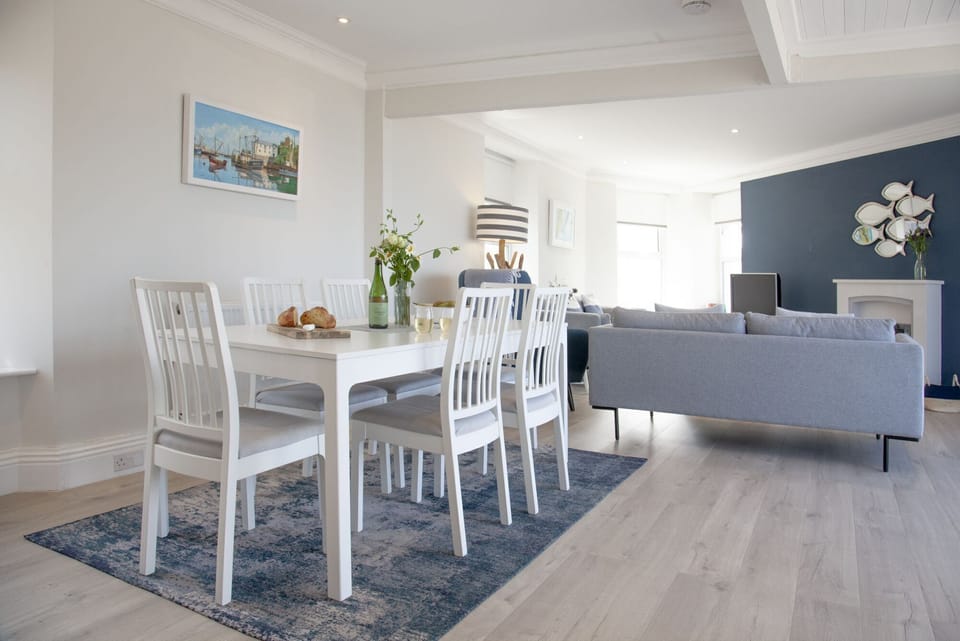 Dining Table-Kings Quay