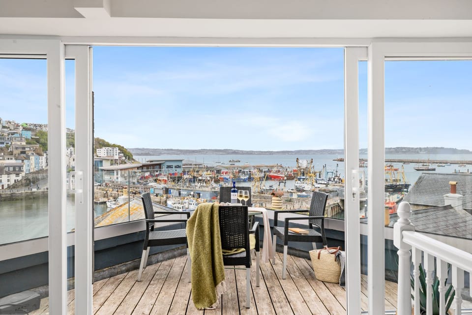 Balcony, Outdoor Dining - Kings Quay