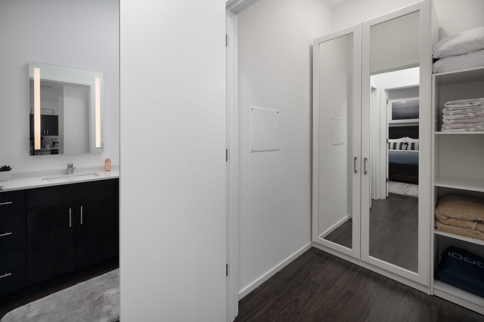 Walk-in Closet