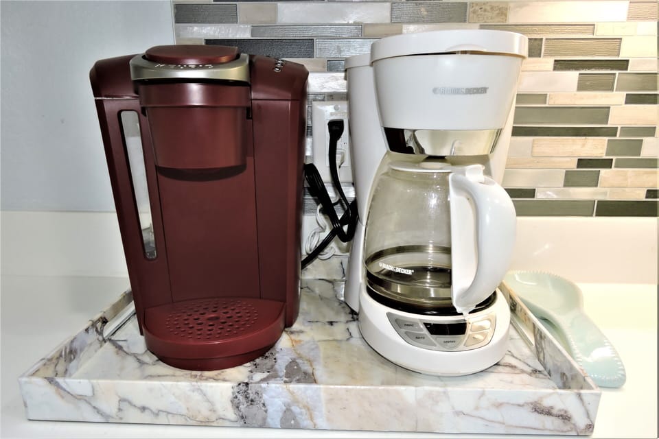 Keurig and 10 Cup Mr. Coffee Maker