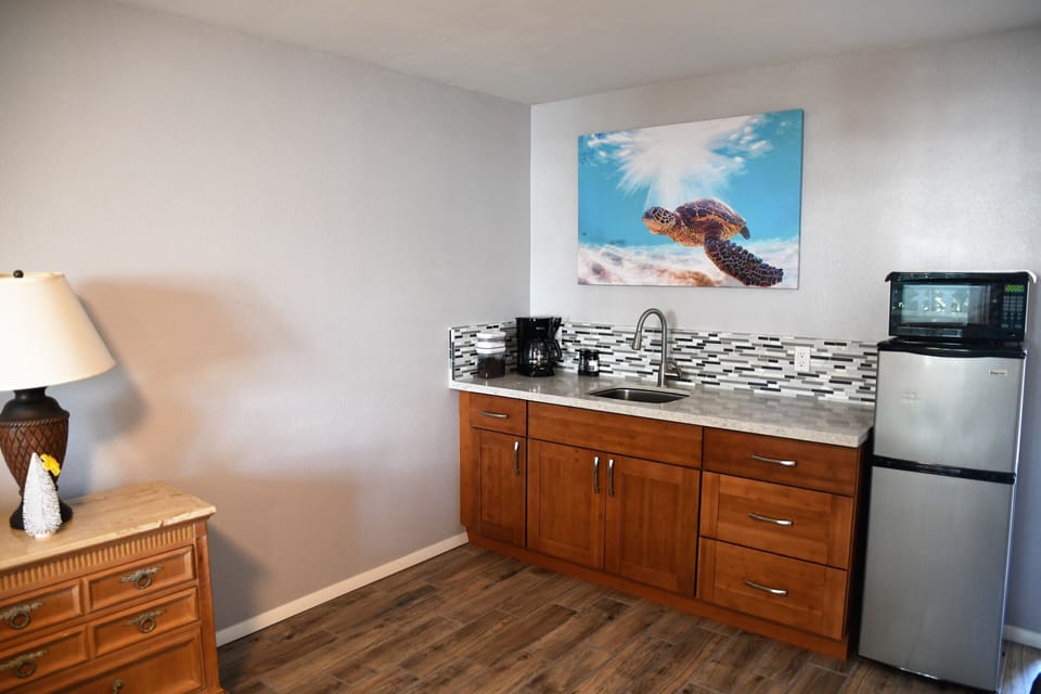 Renovated kitchenette. 