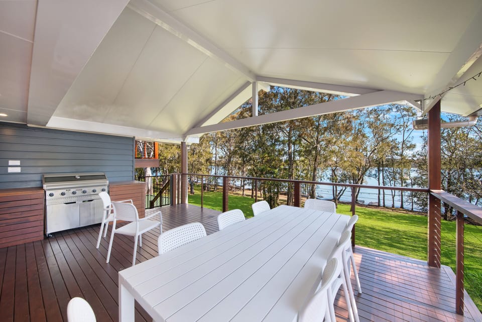 Deck with seating for 10 and bbq