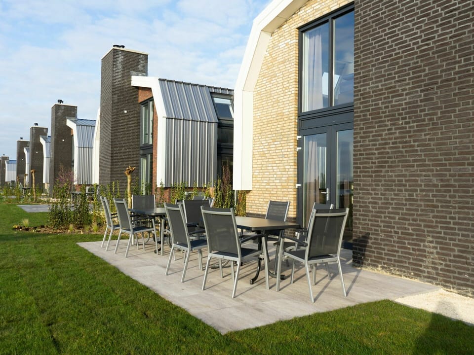 Building, Sky, Cloud, Property, Plant, Window, Road Surface, Shade, Land Lot, Chair