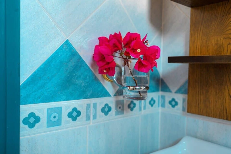 Bathroom accents & fresh florals