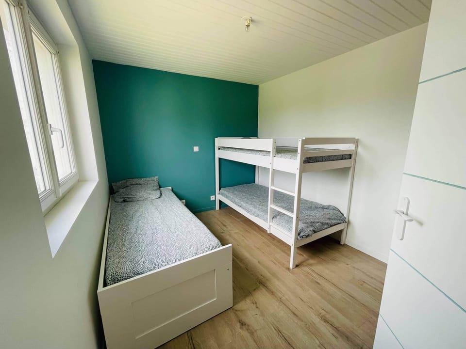 Bedroom 4 beds