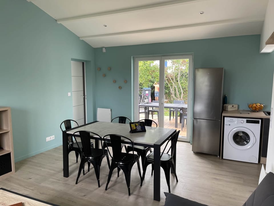 Salon (2)