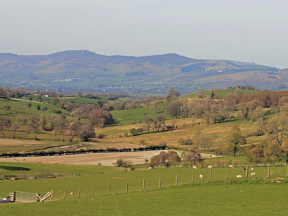 Surrounding area | Podiau Uwch Y Dyffryn, Llanelidan, near Ruthin