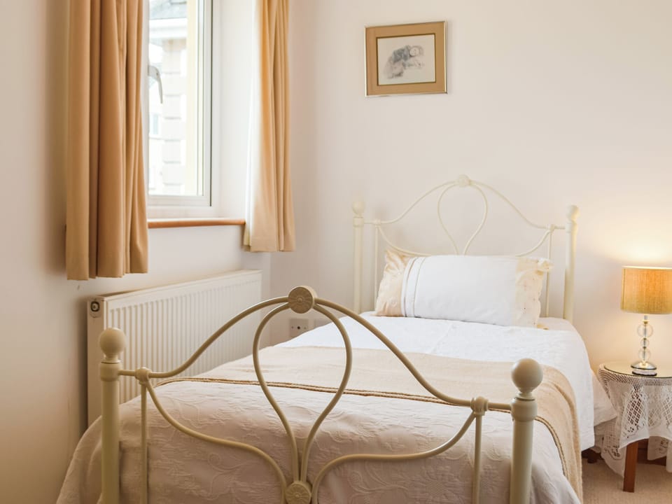 Single bedroom | Trondra House, Ferryside