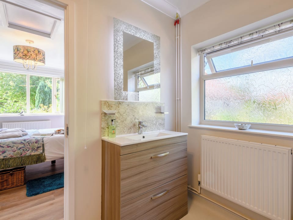 En-suite | Paddock End, Witton, near Brundall