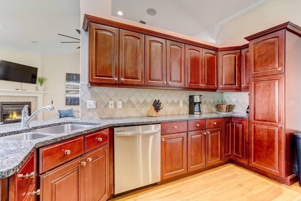 Plenty countertop for cooking!