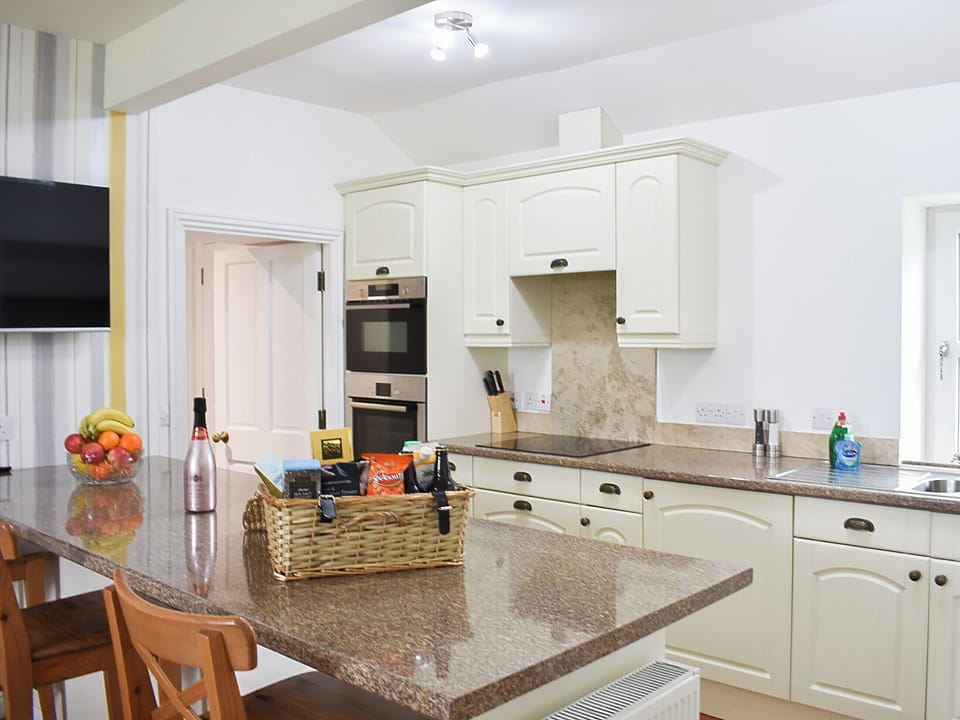 Kitchen | 1 Dalbuaick Farm Cottage, Carrbridge