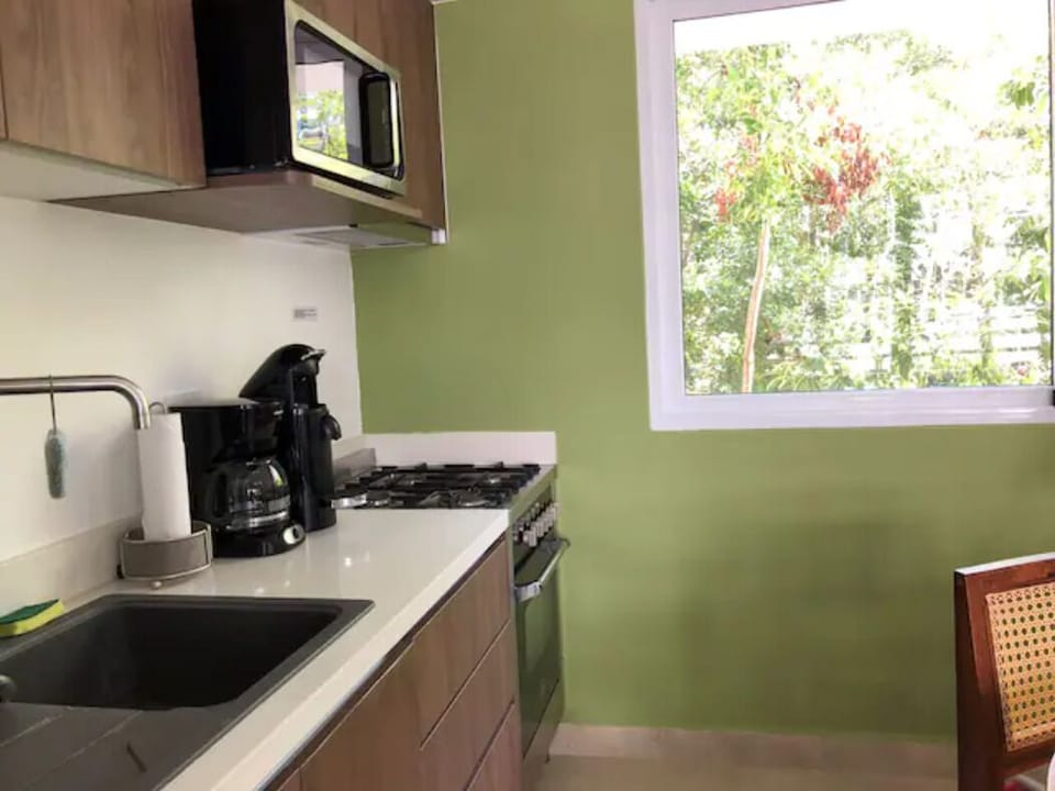 Full kitchen
