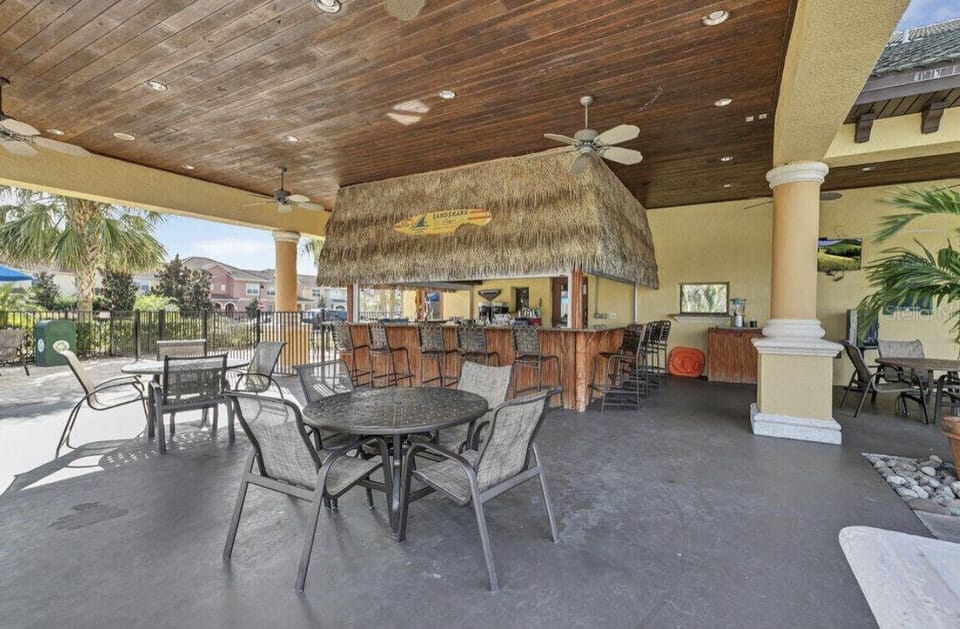 Tiki bar