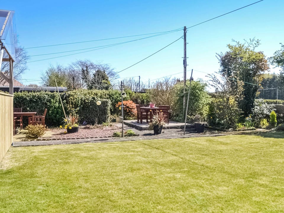 Sitting-out-area | Kinvara, Stranraer